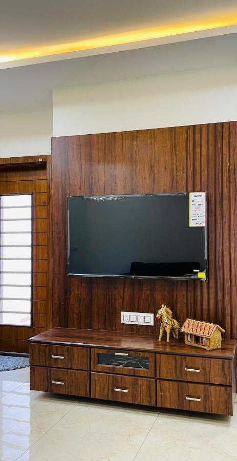 Luxurious 3 Bhk Villa In Bhuj - Shivani Homestay Kültér fotó